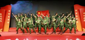 唱红赞美党恩，，，，，，来自生产一线的他们“声”庆广告